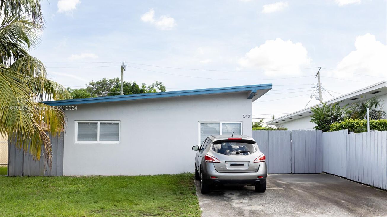 542 SW 27th Ter, Fort Lauderdale, FL 33312