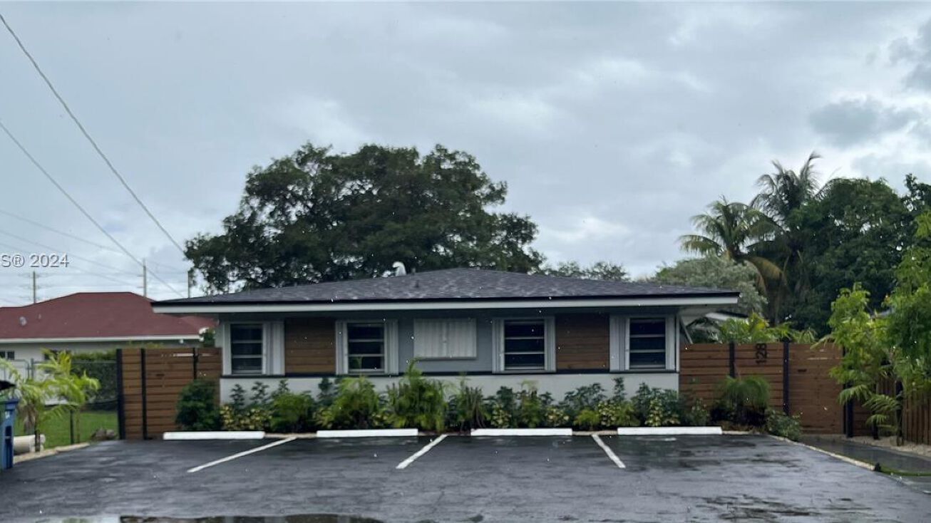 128 NW 5th Ave, Hallandale Beach, FL 33009