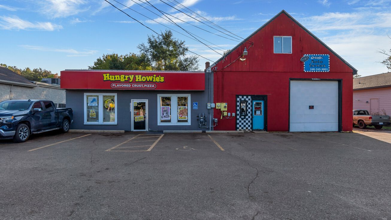 1010 N Saginaw St, Holly, MI 48442