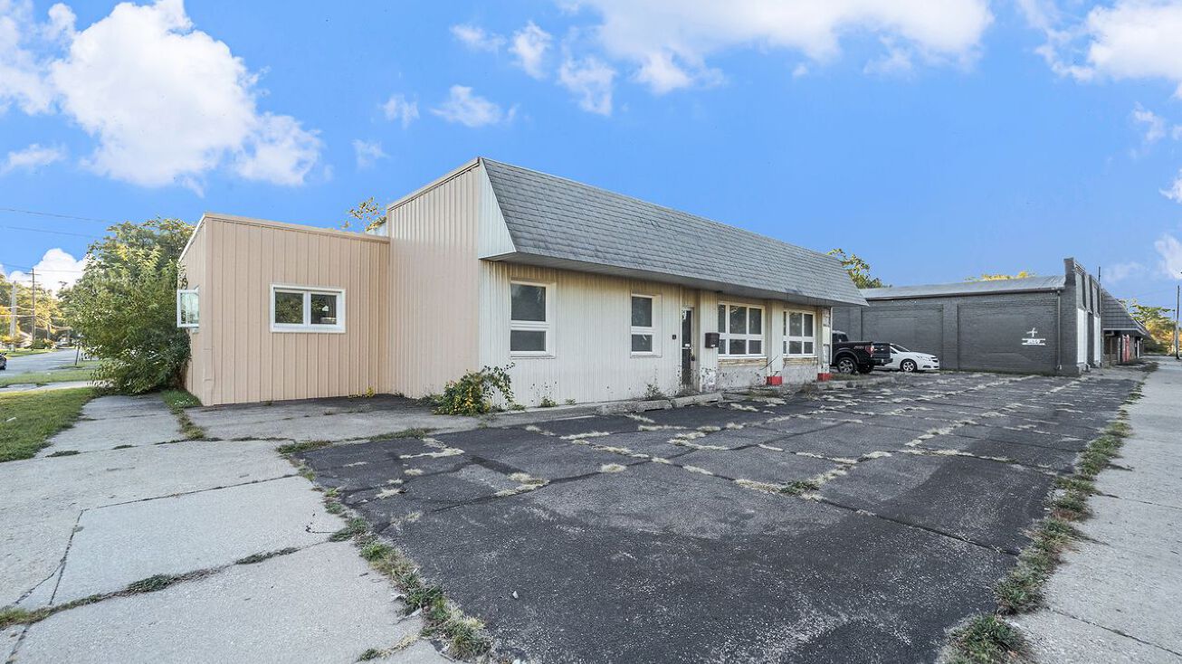 1904 Peck St, Muskegon, MI 49442