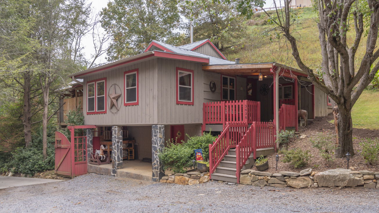 3834 Panther Creek Rd, Clyde, NC 28721