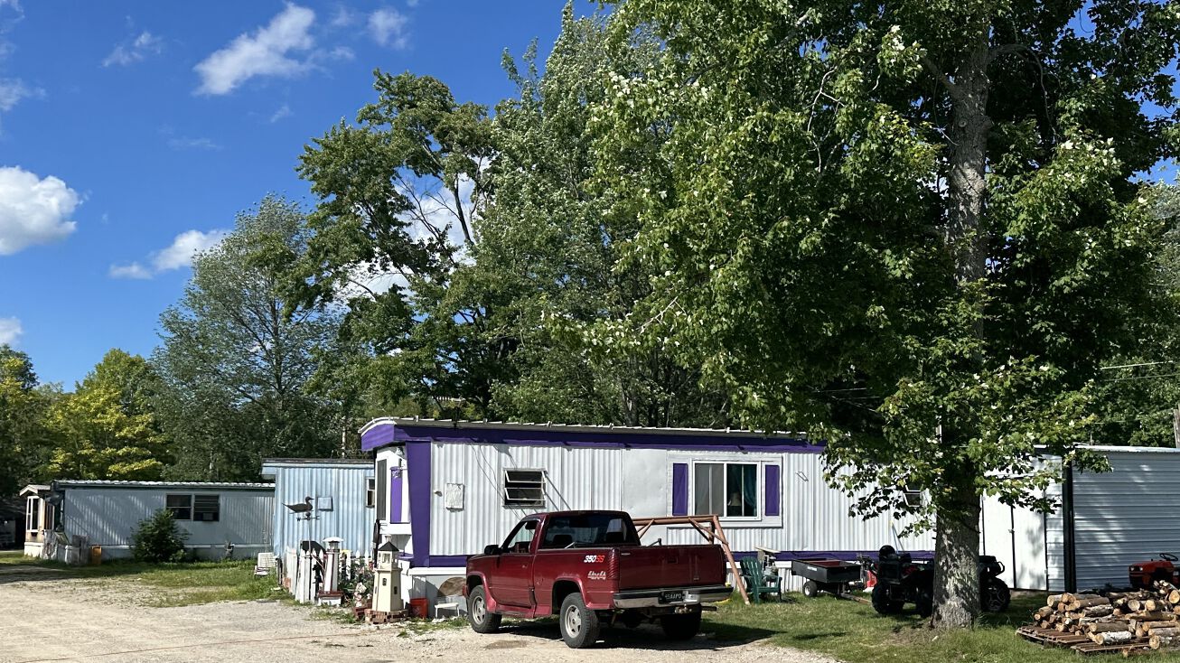 8610 E Houghton Lake Dr, Houghton Lake, MI 48629