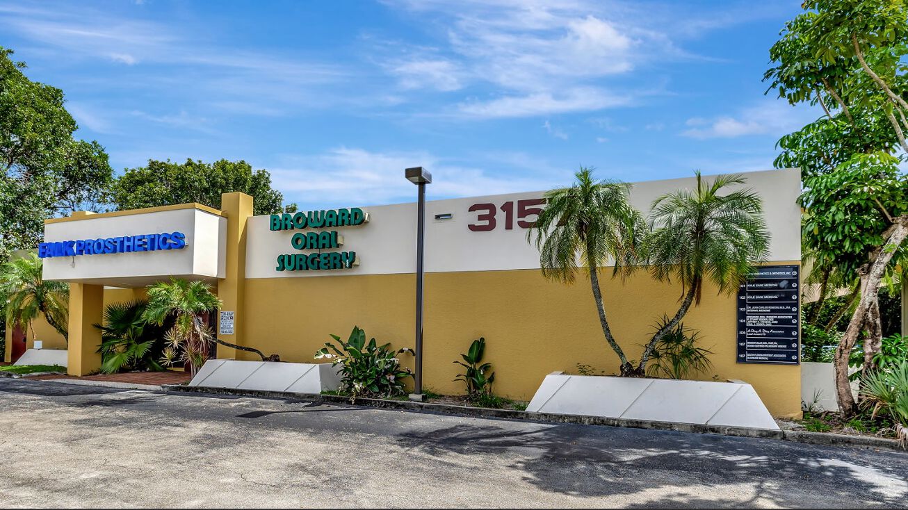 3157 N University Dr, Pembroke Pines, FL 33024