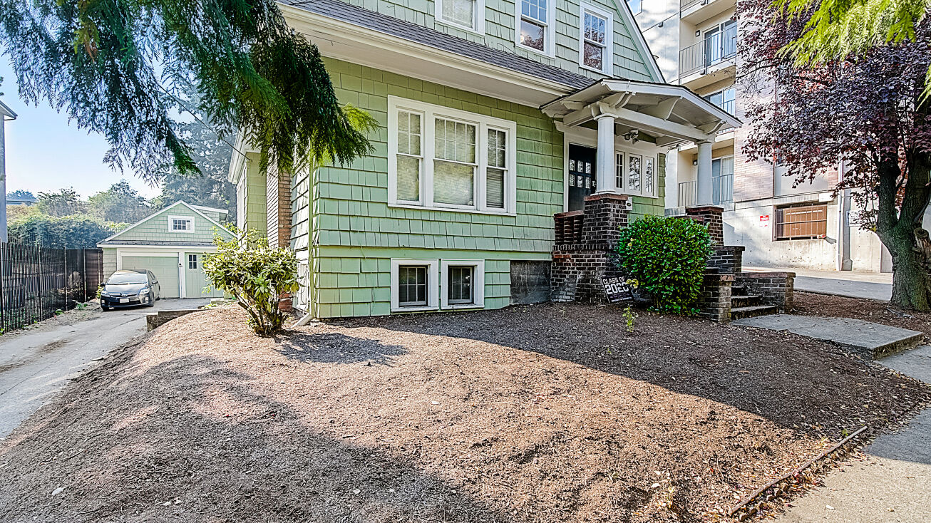 4247 7th Ave NE, Seattle, WA 98105