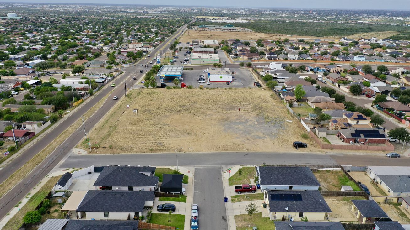 4464 Vientos Rd, Laredo, TX 78046