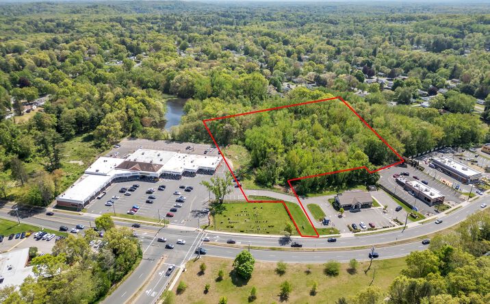 Pictures of Land property located at 1470 Allen St, Springfield, MA 01118 for sales - image #1