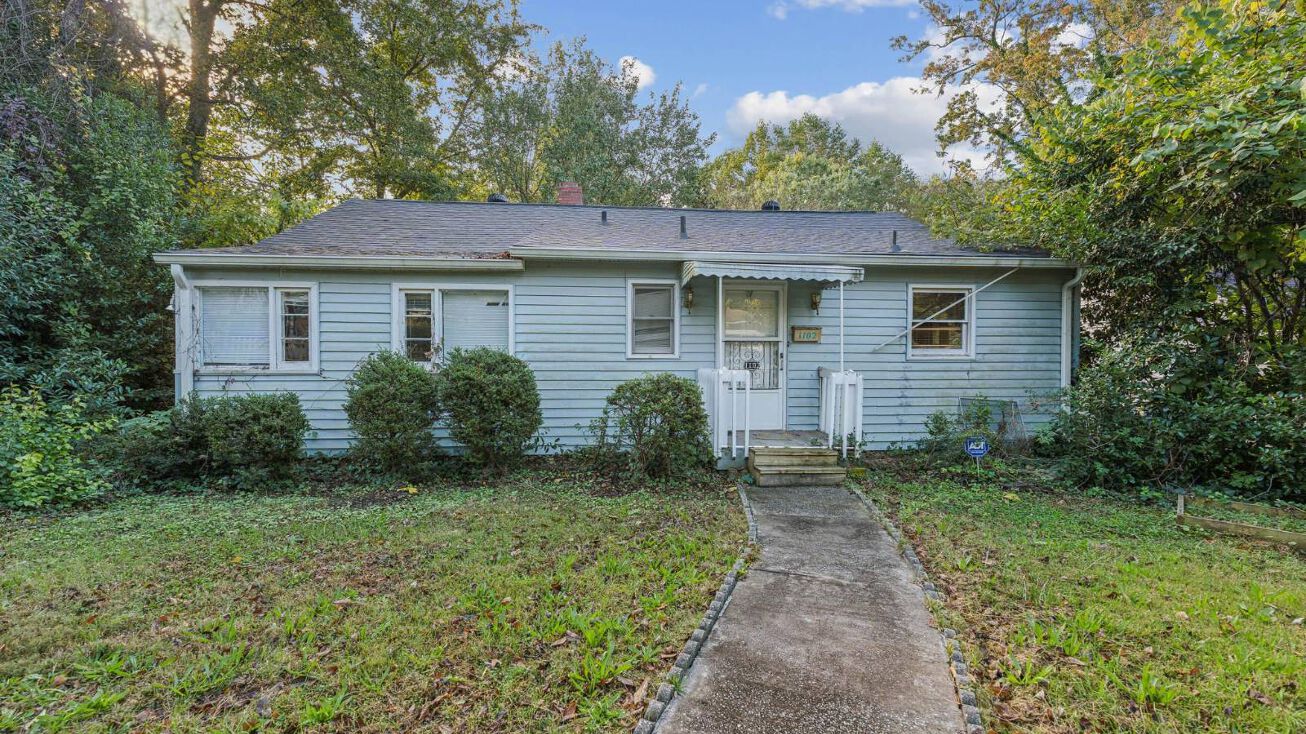 1102 Crestwood Dr, Winston Salem, NC 27101