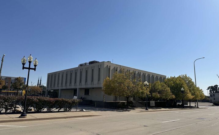 Pictures of Office property located at 606 W Fayette St, Peoria, IL 61603 for sales - image #1