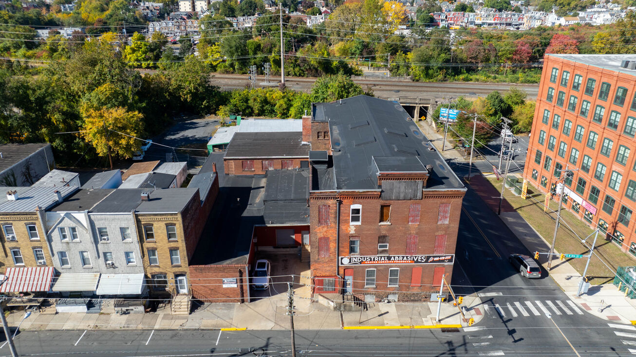 642 N 8th St, Reading, PA 19601