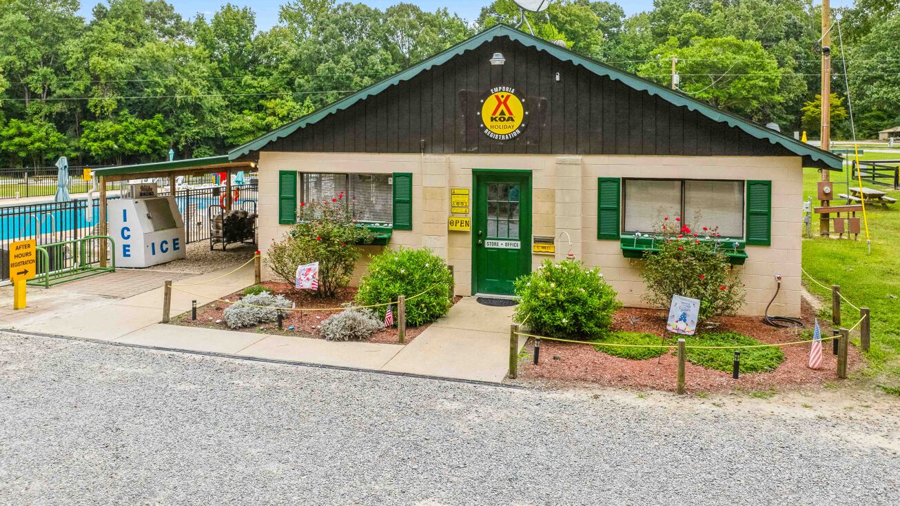 Pictures of Mobile Home Park property located at 2940 Sussex Dr, Emporia, VA 23847 for sales - image #1