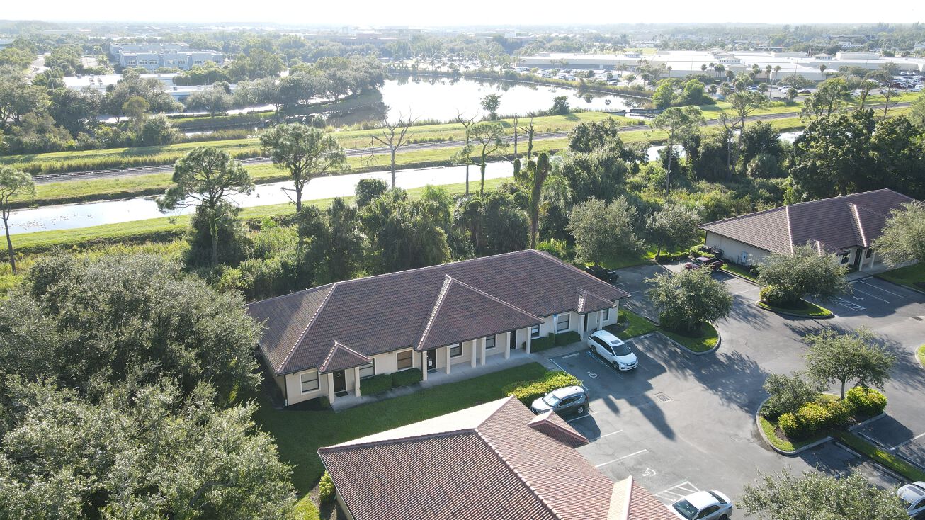 2739 Oak Ridge Ct, Fort Myers, FL 33901