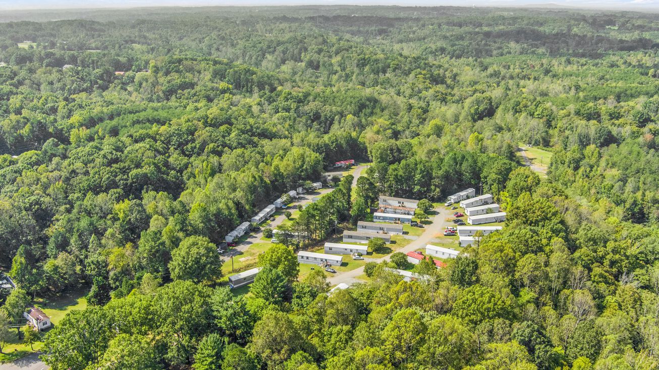 1020 Twin Lakes Dr, King, NC 27021