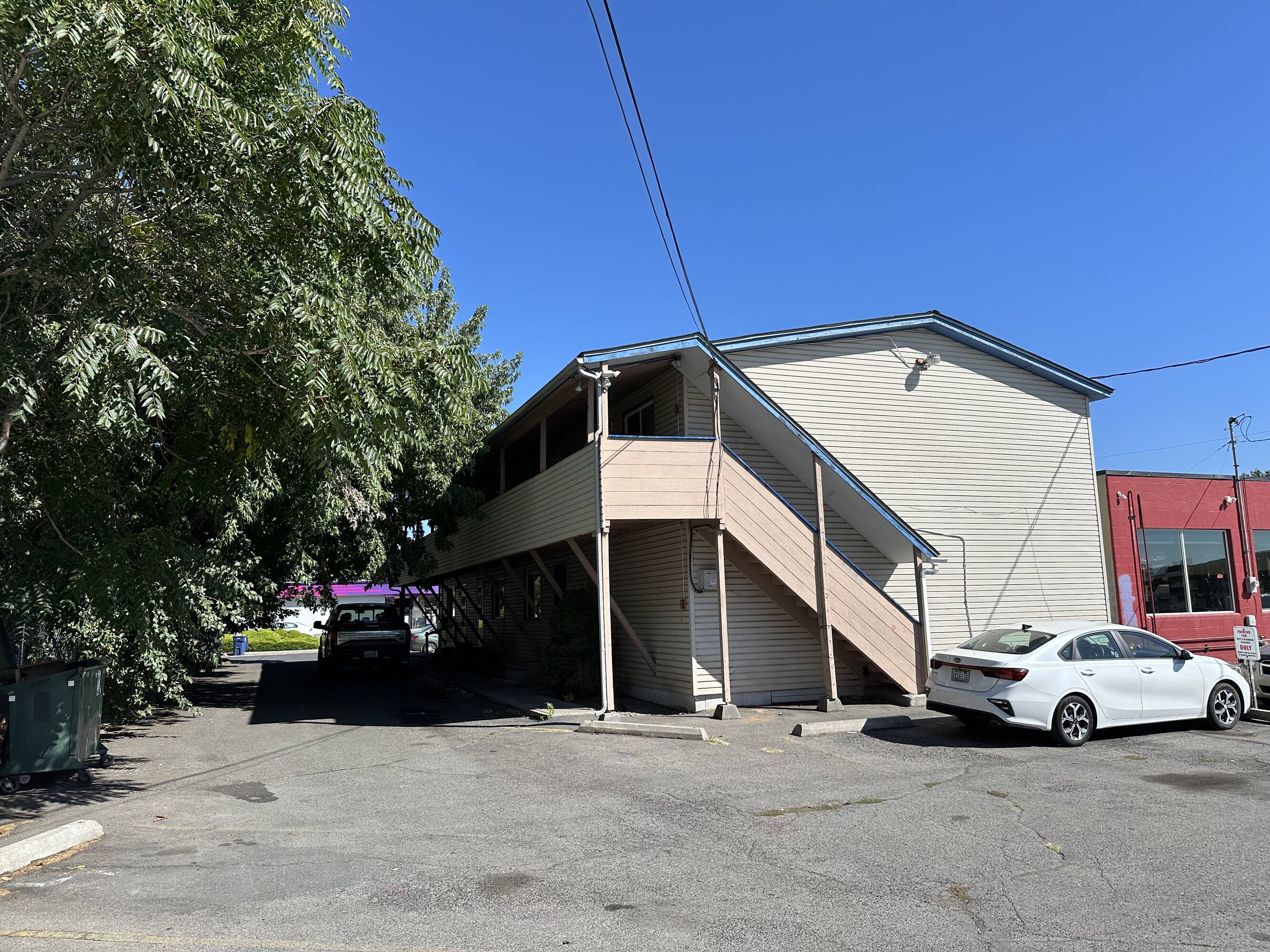 822 E Baldwin Ave  
