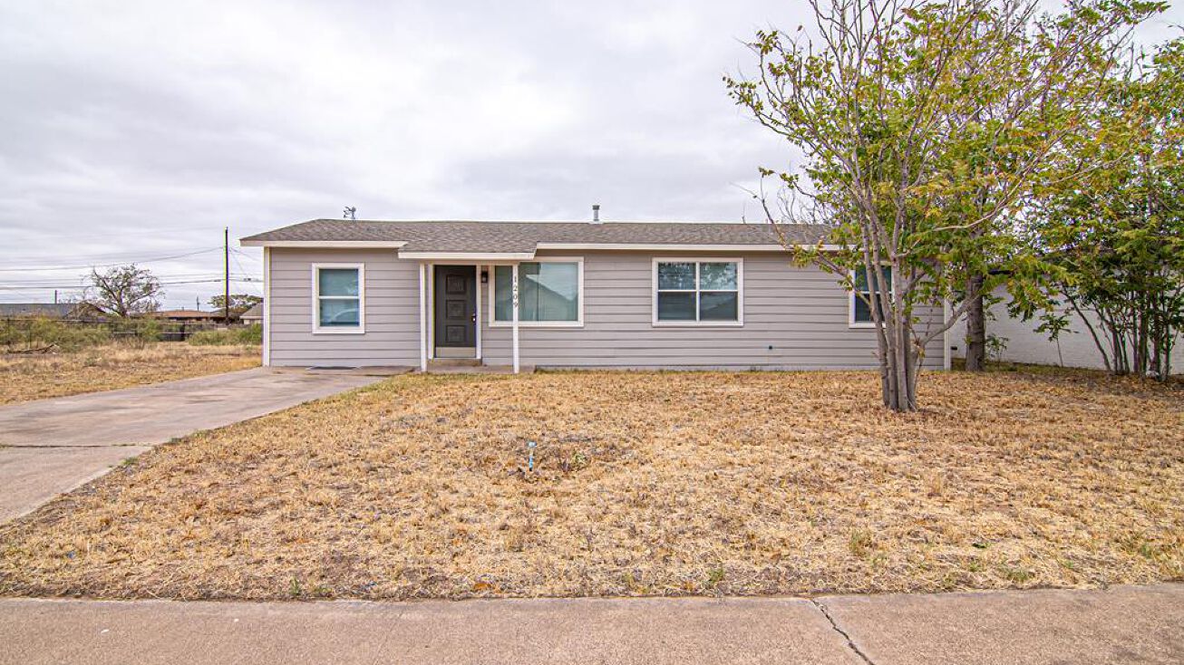 1209 E Parker Ave, Midland, TX 79701