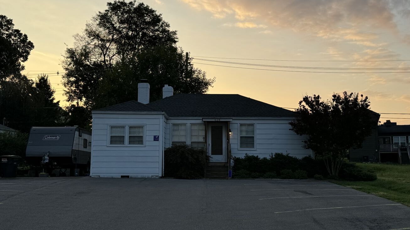 628 W Iris Dr, Berry Hill, TN 37204