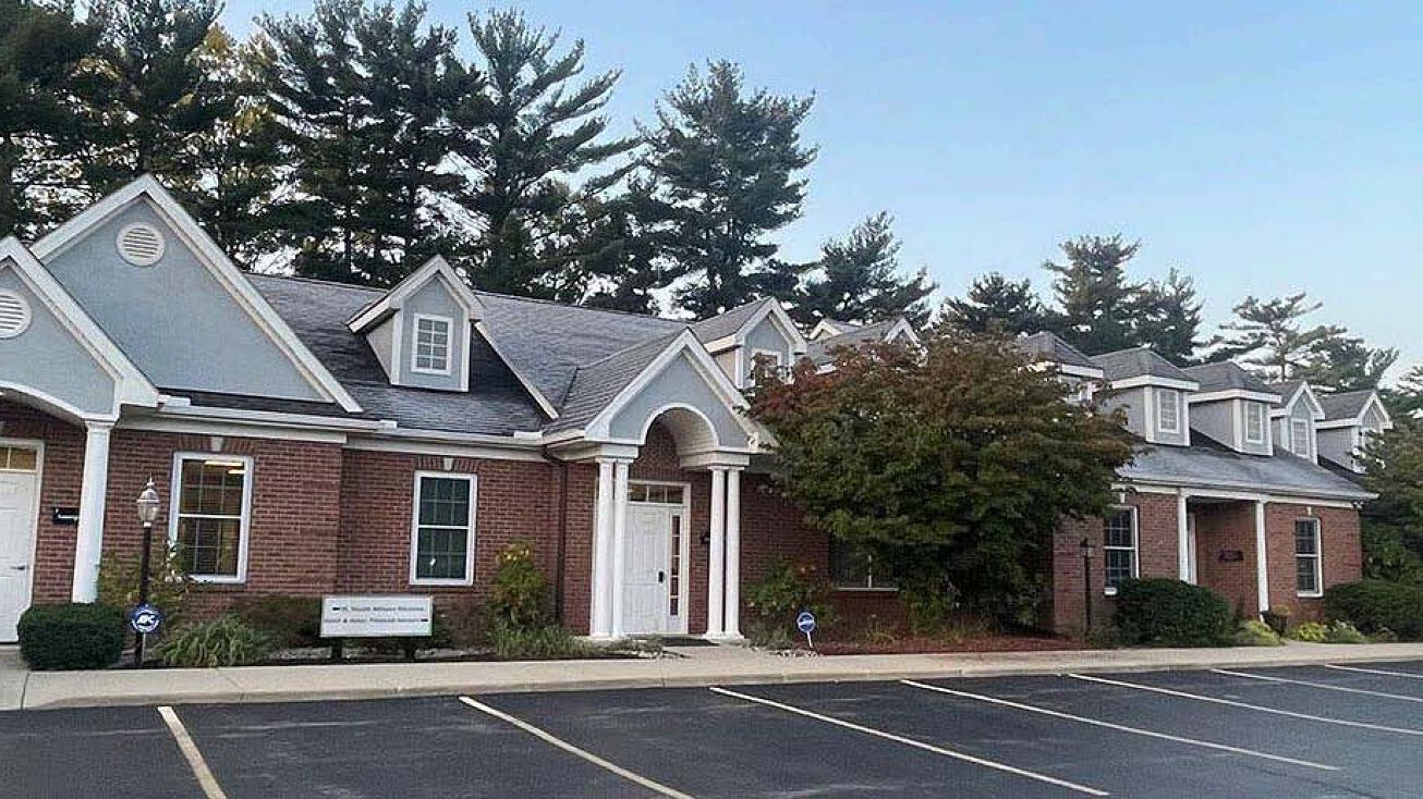 6011 Renaissance Pl, Toledo, OH 43623