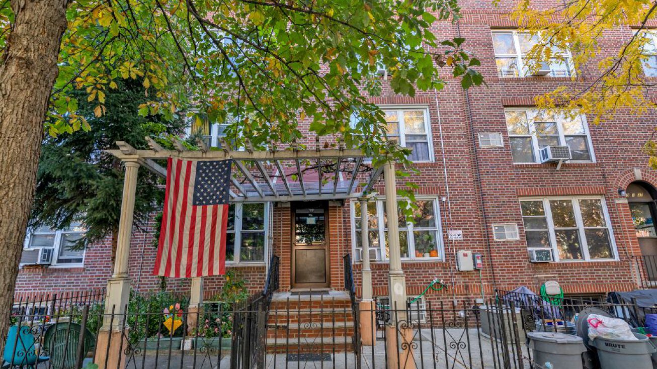 3035 49th St, Queens, NY 11103