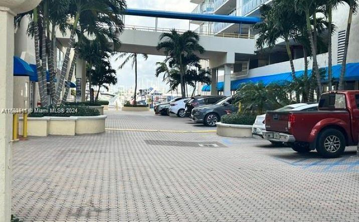 Pictures of Retail, Multifamily property located at 7601 E Treasure Dr # 4, North Bay Village, FL 33141 for sales - image #1