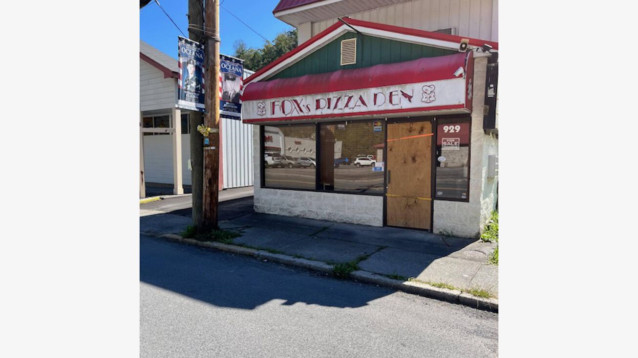 Pictures of Mixed Use, Retail property located at 929 Cook Pkwy, Oceana, WV 24870 for sales - image #1