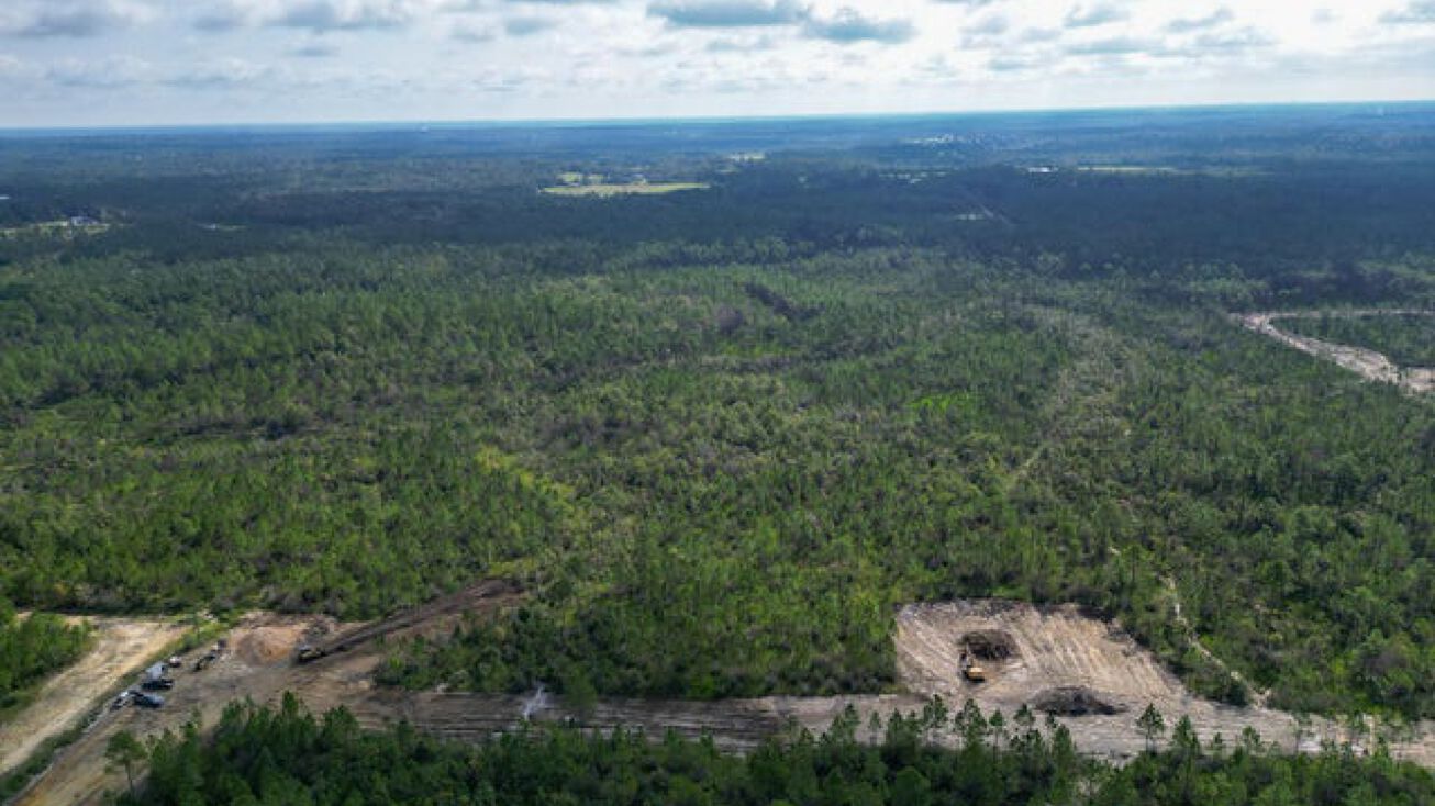 4 Whitfield Dr, Kiln, MS 39556