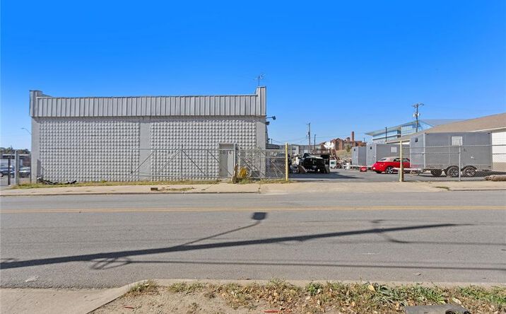 Pictures of Industrial, Office property located at 814 Brooklyn Avenue, Kansas City, MO 64124 for sales - image #1