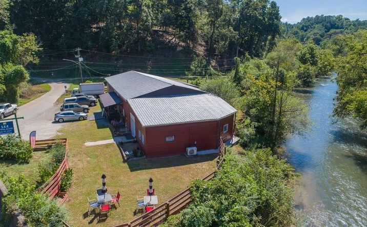 Pictures of Business for Sale property located at 260 McCutchen St, Ellijay, GA 30540 for sales - image #1