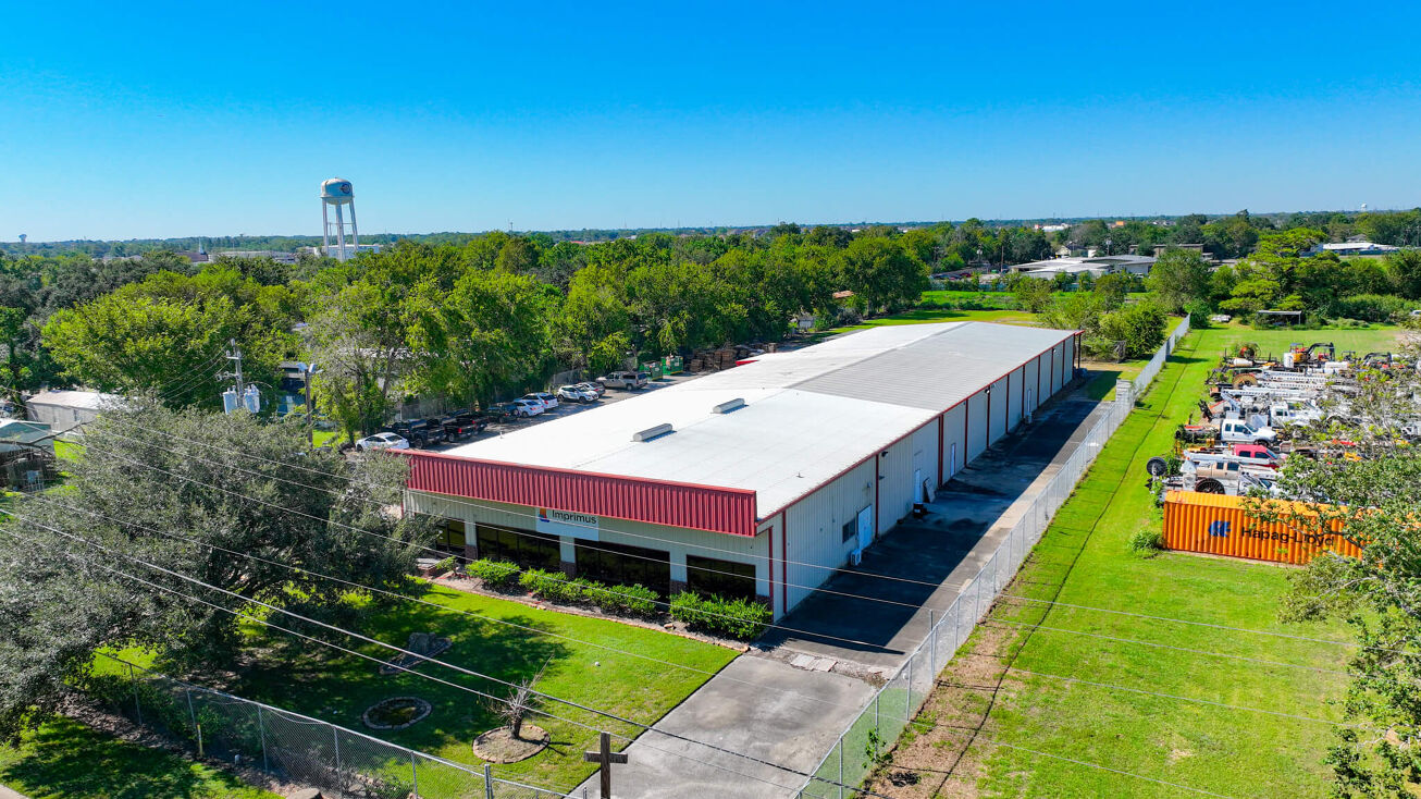 904 Perla Rd, Pasadena, TX 77502