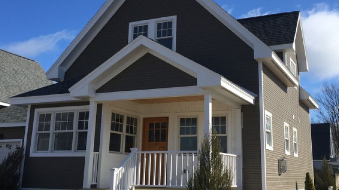 121 Grand Ave, Leland, MI 49654