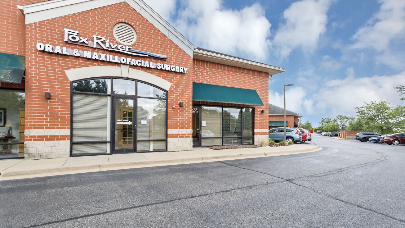 1500 Carlemont Dr Unit F, Crystal Lake, IL 60014