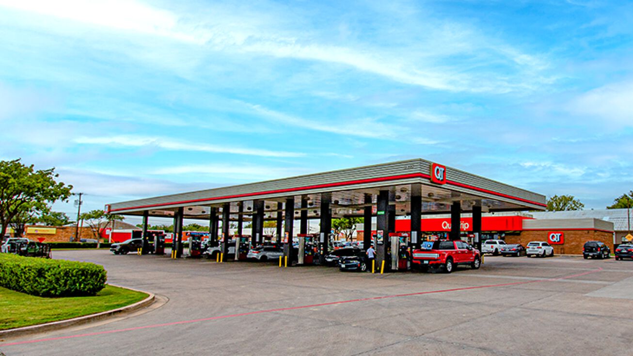 2425 W Division St, Arlington, TX 76012