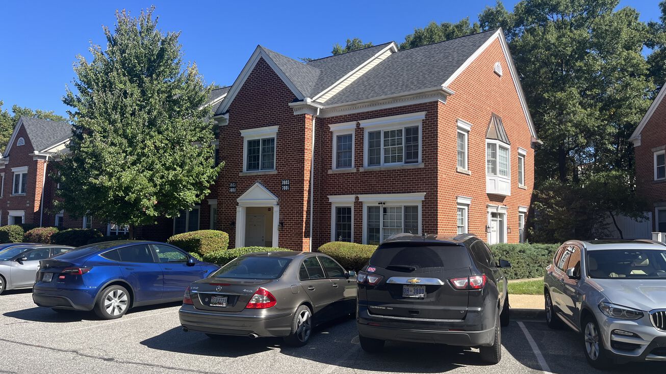 7803 Belle Point Dr, Greenbelt, MD 20770