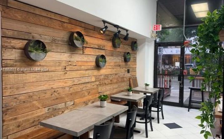 Pictures of Retail property located at Cafe in the beautiful city of Coral Gables, Coral Gables, FL 33134 for sales - image #1