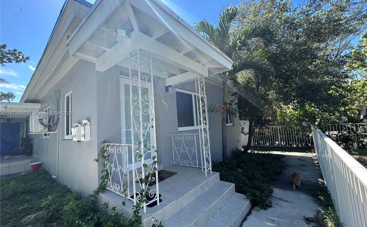Pictures of Multifamily property located at 242 NE 55th Ter, Miami, FL 33137 for sales - image #1