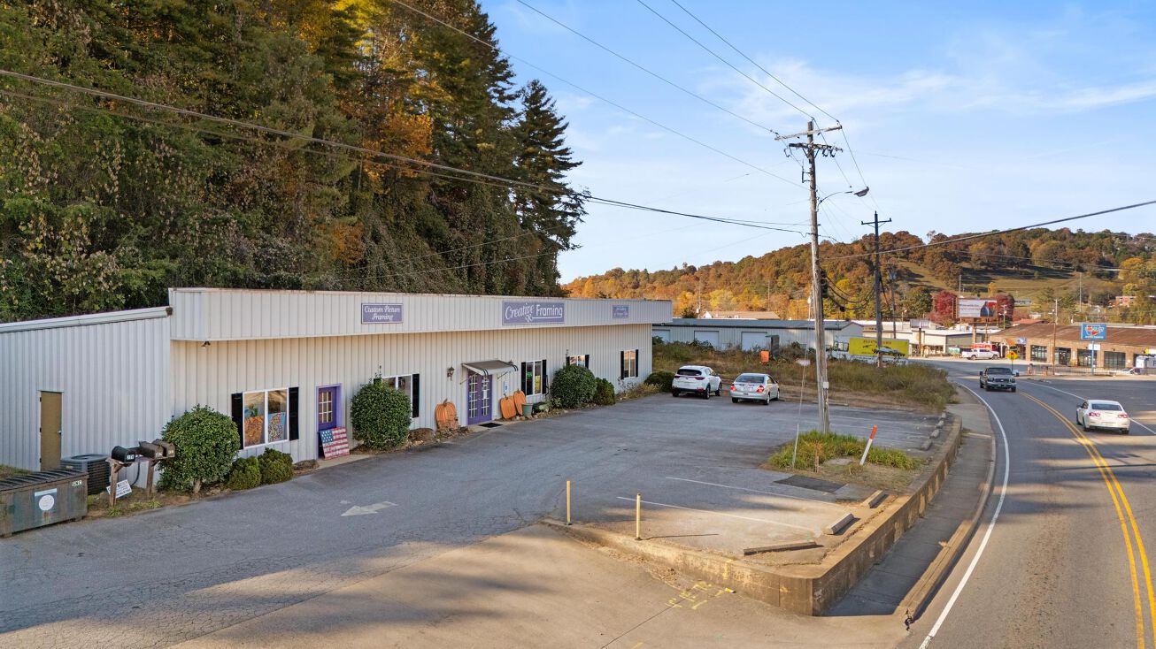 482 Depot St, Franklin, NC 28734