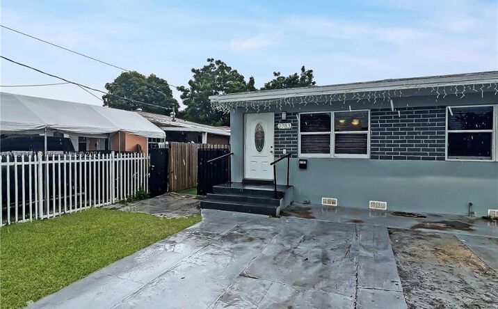 Pictures of Multifamily property located at 2783 - 2785 SW 33rd Ct, Miami, FL 33133 for sales - image #1