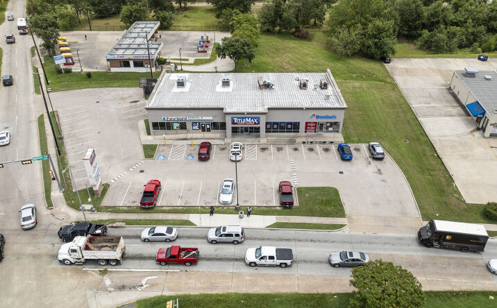 Pictures of Retail property located at 7270 Antoine Dr, Houston, TX 77088 for sales - image #1