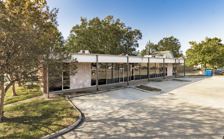 Pictures of Office, Retail property located at 4950 Government St, Baton Rouge, LA 70806 for sales - image #1