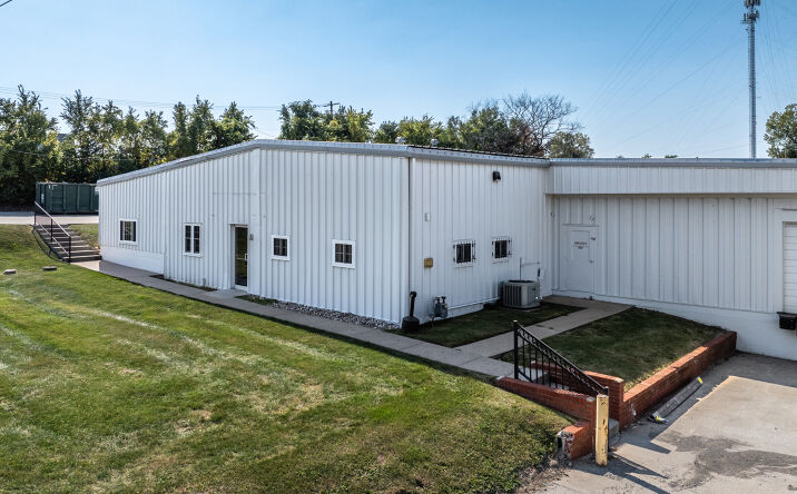 Pictures of Industrial property located at 3314 S Leonard Rd, Saint Joseph, MO 64503 for sales - image #1