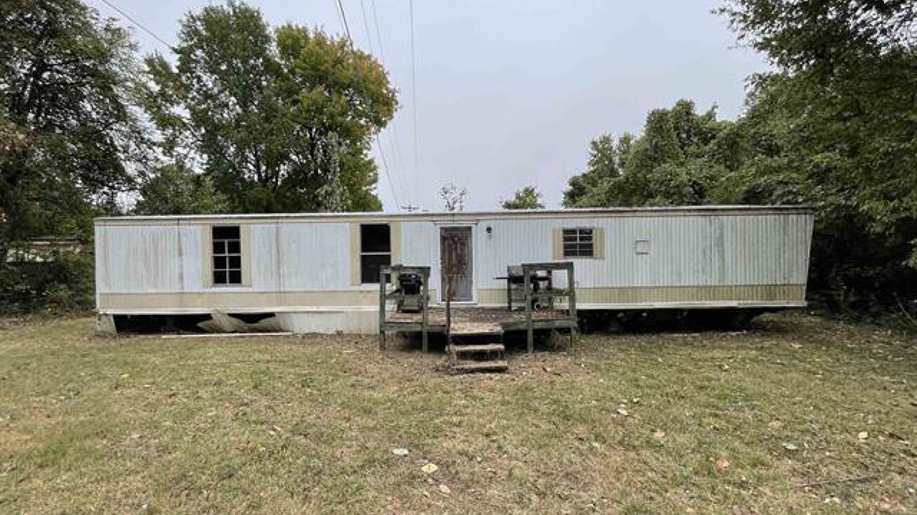 Pictures of Land, Mixed Use, Office, Retail, Self Storage property located at 4930 Epperson Rd, Paducah, KY 42003 for sales - image #1
