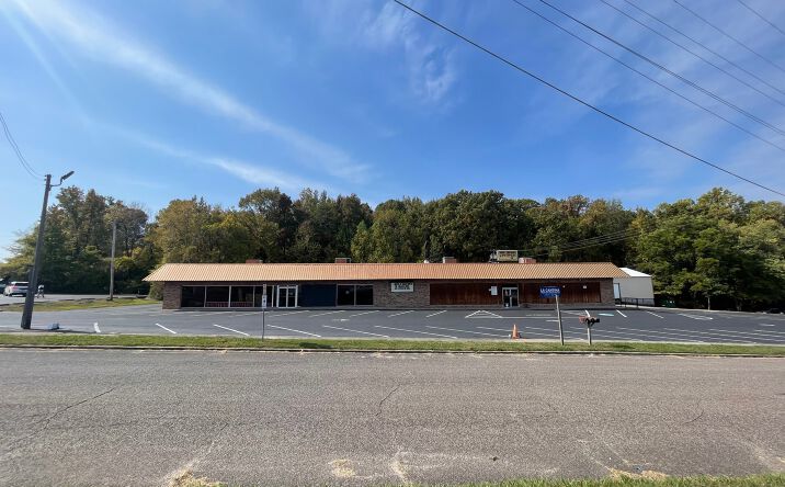 Pictures of Retail, Special Purpose, Office, Industrial, Mixed Use property located at 23 Heritage Square, Jackson, TN 38305 for sales - image #1