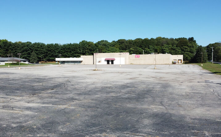 Pictures of Retail property located at 7207 Grape Rd, Granger, IN 46530 for sales - image #1