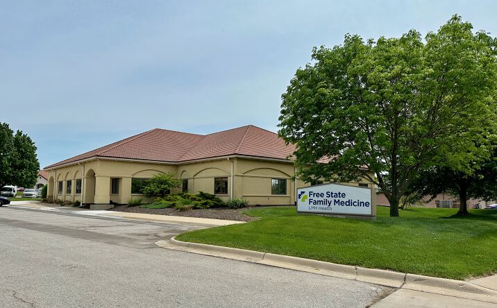 Pictures of Office property located at 1220 Biltmore Dr, Lawrence, KS 66049 for sales - image #1