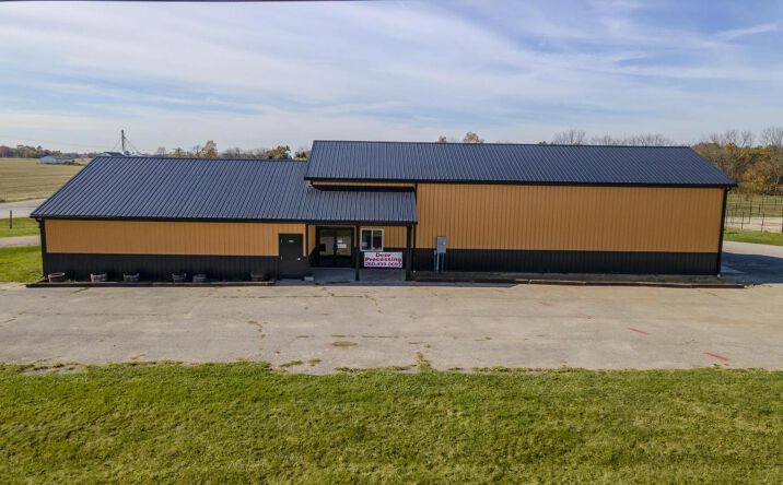 Pictures of Retail property located at 0035 W 700 N, Howe, IN 46746 for sales - image #1