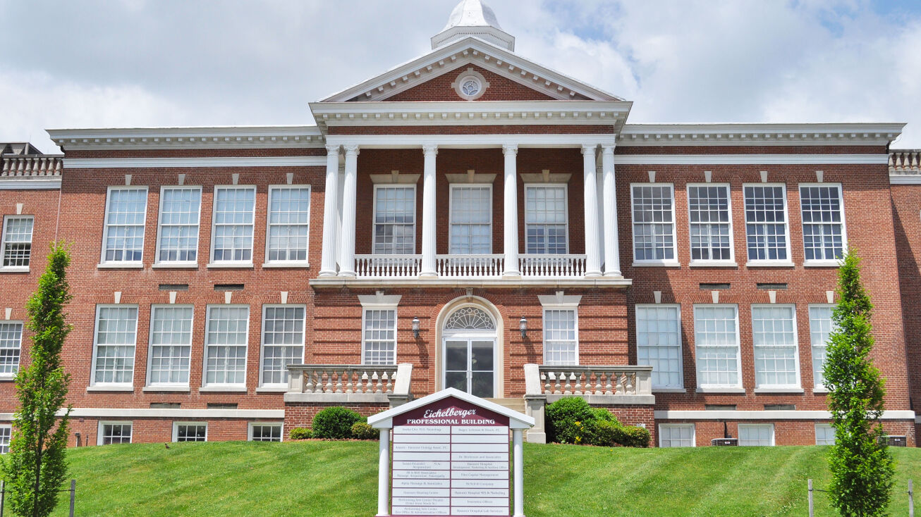 Pictures of Office property located at 195 Stock St, Hanover, PA 17331 for sales - image #1
