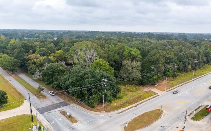 Pictures of Land property located at 205 E Pont des Mouton Rd, Lafayette, LA 70507 for sales - image #1