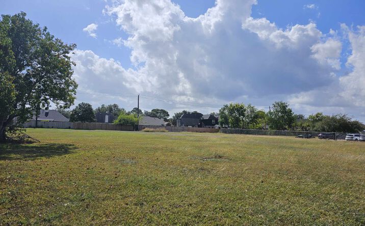 Pictures of Land property located at 10926 Spencer Hwy, La Porte, TX 77571 for sales - image #1