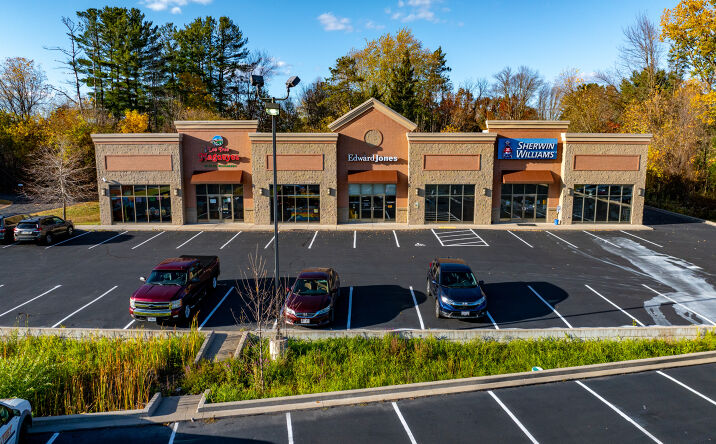 Pictures of Retail property located at 2025 Marinette Ave, Marinette, WI 54143 for sales - image #1