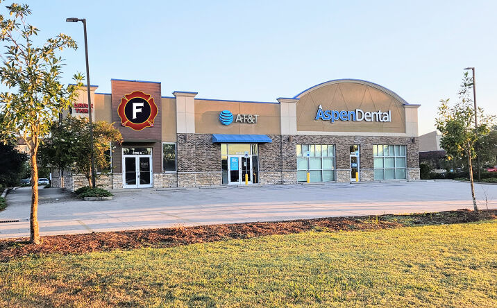 Pictures of Retail property located at 2240 Veterans Memorial Blvd, Kenner, LA 70062 for sales - image #1