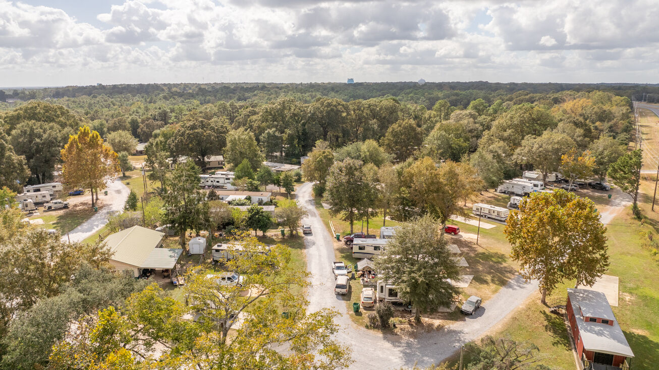 Pictures of Mobile Home Park, Multifamily property located at 2811 Jelly Ln, Crestview, FL 32539 for sales - image #1