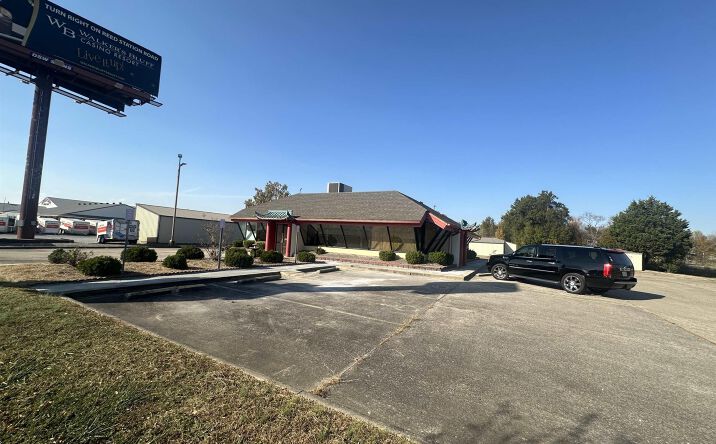 Pictures of Retail property located at 706 E Plaza Drive, Carterville, IL 62918 for sales - image #1